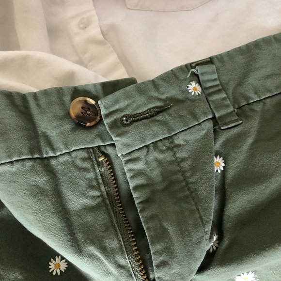 Old Navy Women's Green and White Shorts Size 4 - Picture 3 of 7